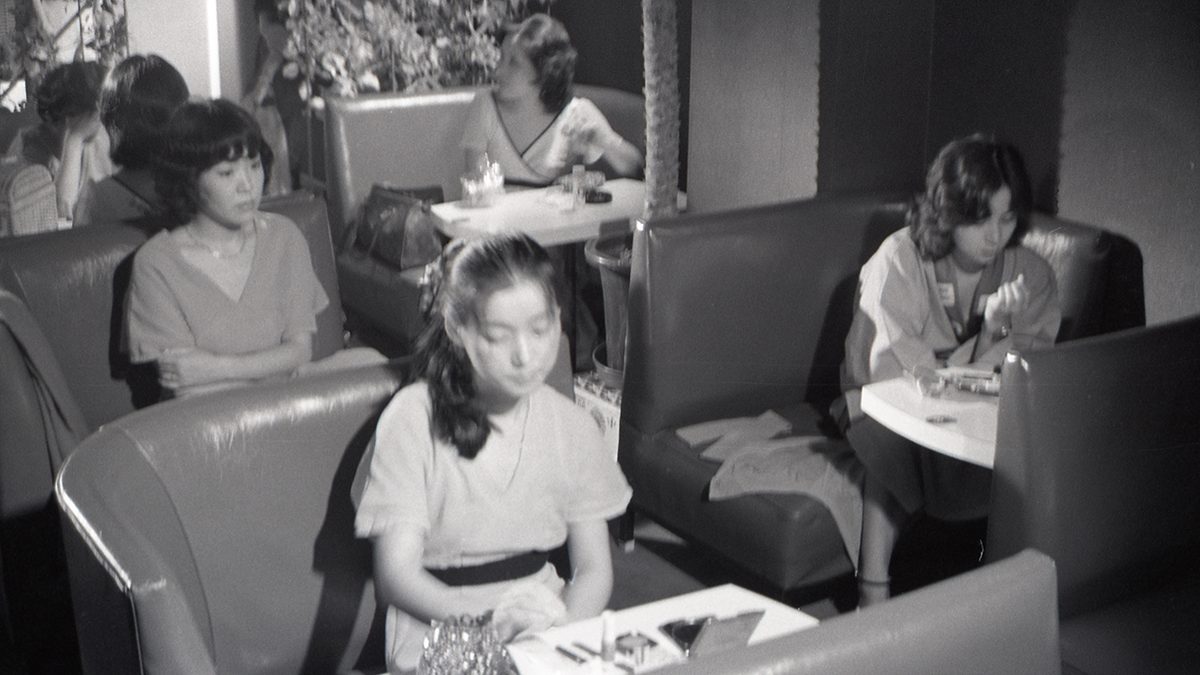 売春グループ 欲情する人妻