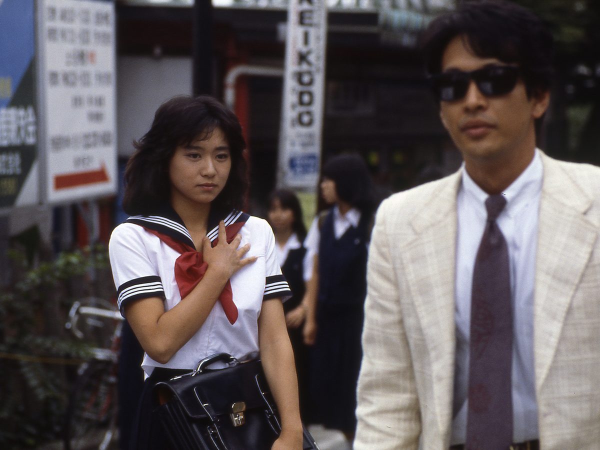 はみ出しスクール水着